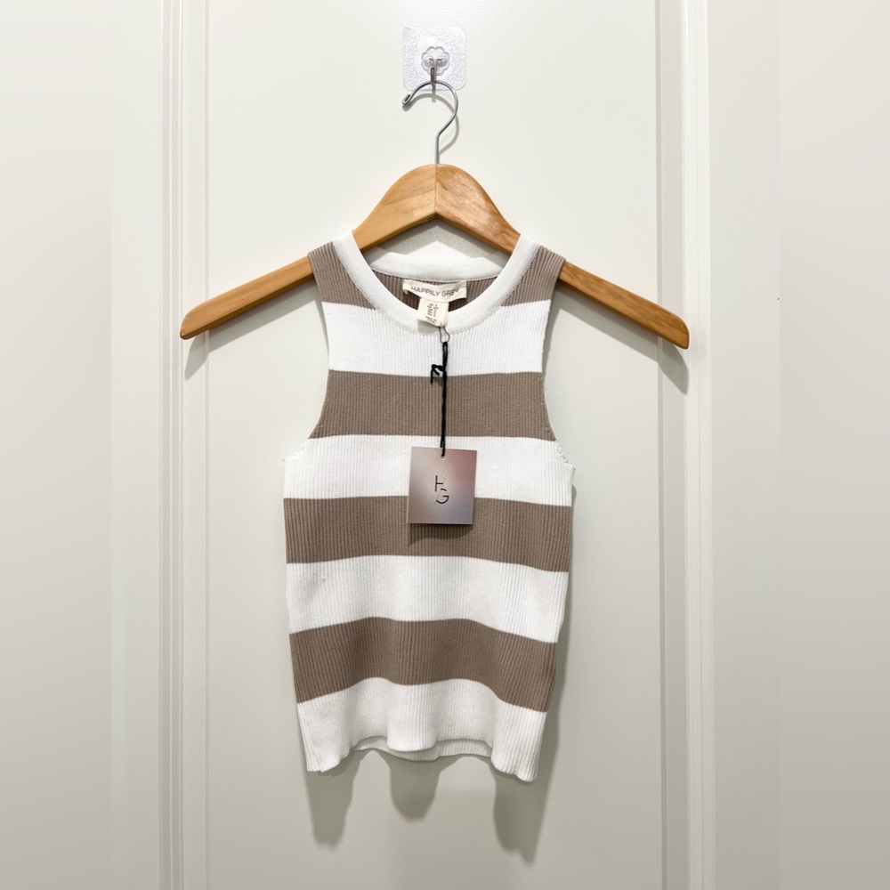 HAPPILY GREY Sleeveless Cropped Top